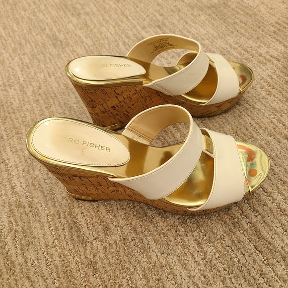 ❤️❤️Host Pick❤️❤️Marc Fisher wedge sandal - Picture 3 of 5